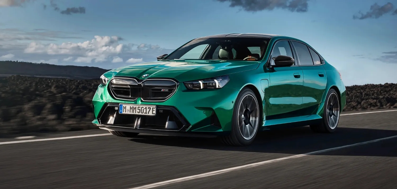 BMW Unveils Groundbreaking 2025 M5: A Hybrid Powerhouse That Sets ...